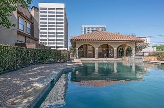 5757 E University Blvd in Dallas, TX - Building Photo - Building Photo