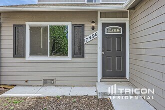 17496 E Temple Dr in Aurora, CO - Building Photo - Building Photo