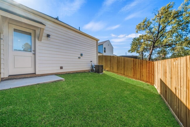 property at 714 W Dallas St