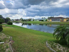 2014 E View Dr in Sun City Center, FL - Building Photo - Building Photo