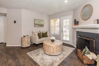 Eagle's Point Apartments in Fort Worth, TX - Building Photo - Building Photo