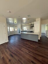 6460 Mary Ellen Ave, Unit 6462 in Van Nuys, CA - Building Photo - Building Photo