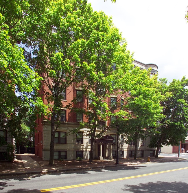 127 Spring St in Springfield, MA - Foto de edificio - Building Photo