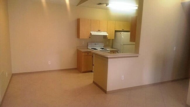 10276 Fox Trail Rd S, Unit 111 in Royal Palm Beach, FL - Foto de edificio - Building Photo