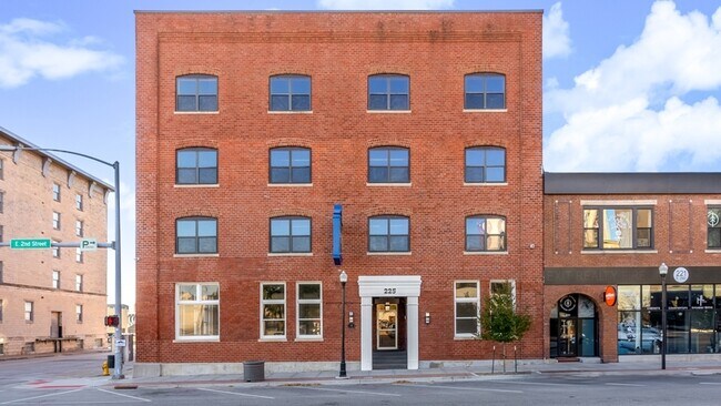 225 E 2nd St in Davenport, IA - Building Photo - Building Photo