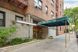 350 E 30th St in New York, NY - Building Photo - Building Photo