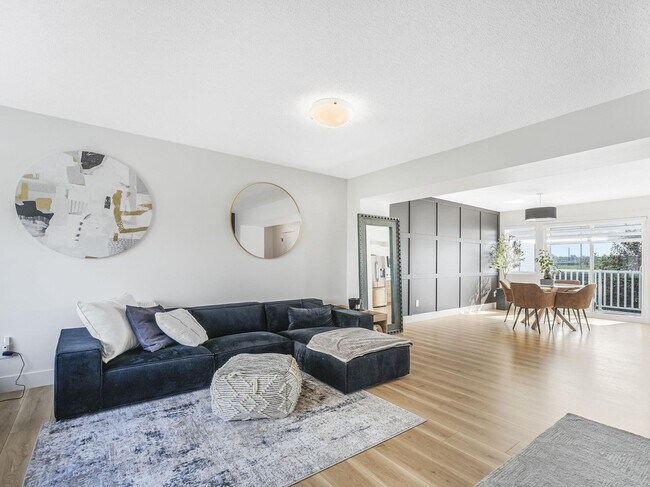 1391 Starling Dr NW in Edmonton, AB - Building Photo - Building Photo