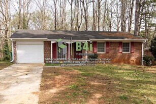 4470 Burks Rd in Forest Park, GA - Building Photo