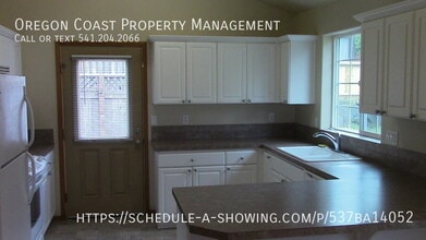 350 N Ocean Ave in Rockaway Beach, OR - Building Photo - Building Photo