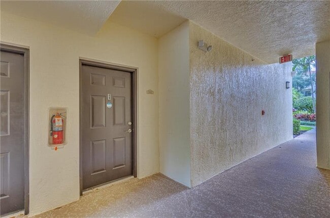 9833 Baywinds Blvd in West Palm Beach, FL - Building Photo - Building Photo