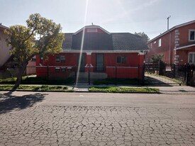 632 W 78th St in Los Angeles, CA - Building Photo