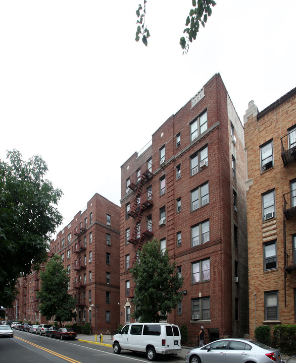 40-45 Hampton St in Jackson Heights, NY - Foto de edificio