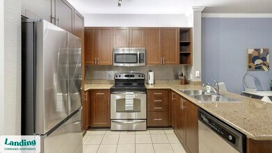 15777 Quorum Dr in Addison, TX - Foto de edificio - Building Photo