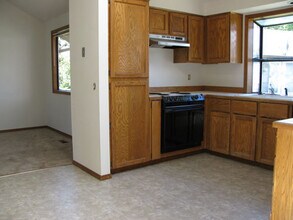 3925 NW 166th Dr in Beaverton, OR - Building Photo - Building Photo