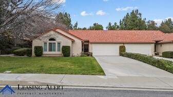 19981 Ave Of The Oaks in Santa Clarita, CA - Building Photo