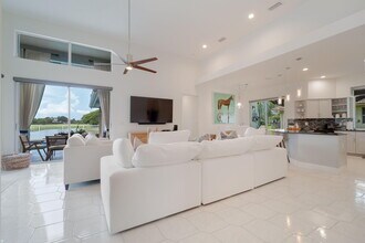 1907 S Club Dr in Wellington, FL - Building Photo - Building Photo