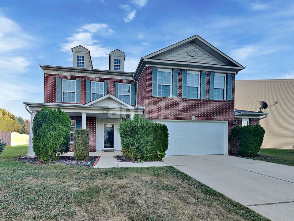 13993 Meadow Lake Dr in Fishers, IN - Building Photo