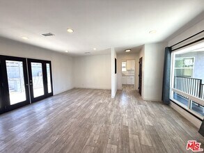 3035 Highridge Rd in Montrose, CA - Building Photo - Building Photo