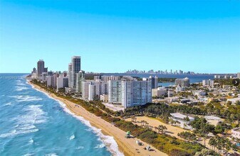 7135 Collins Ave in Miami, FL - Building Photo - Building Photo