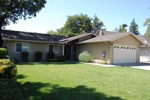 9717 Treetop Dr in Stockton, CA - Building Photo