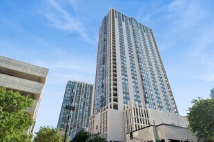 1122 N Clark St in Chicago, IL - Building Photo
