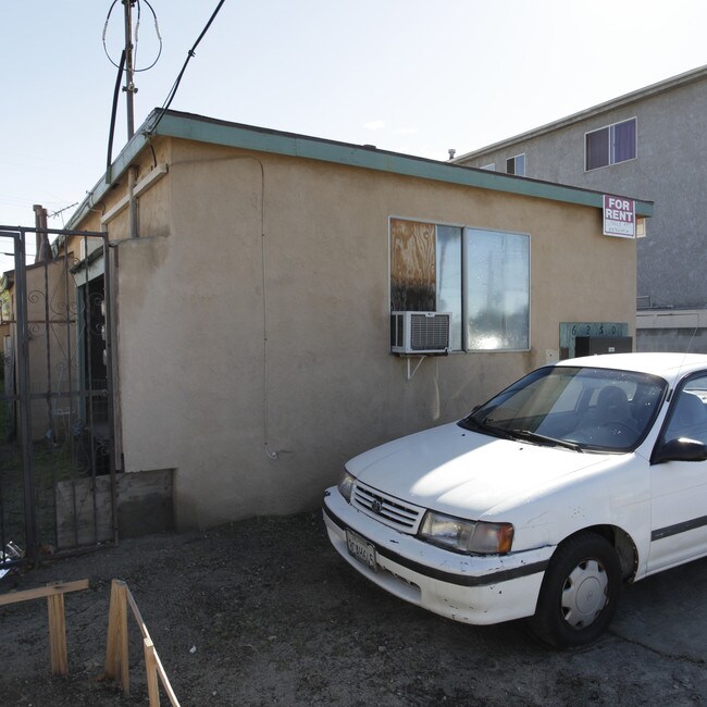 6250 Vineland Ave in North Hollywood, CA - Building Photo - Building Photo