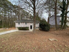 2336 Pebble Rock E in Decatur, GA - Building Photo