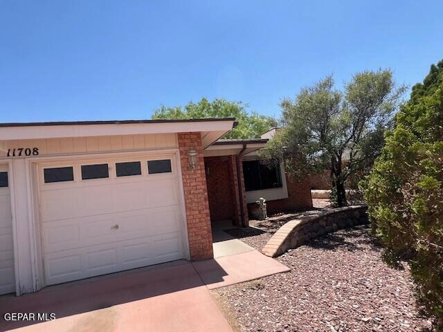 11708 Henry Phipps Dr in El Paso, TX - Building Photo