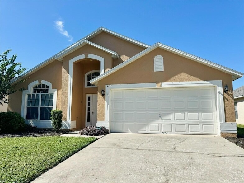 1317 Casterton Cir in Davenport, FL - Foto de edificio