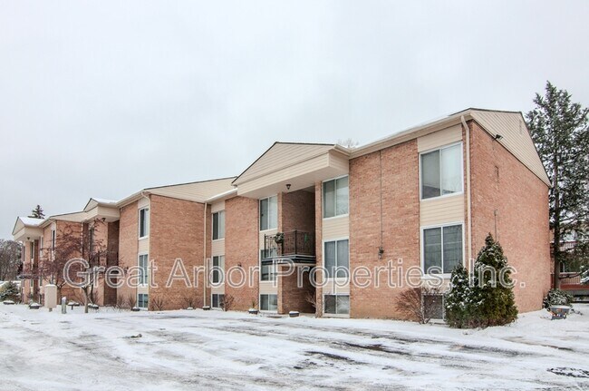 4194 Packard St in Ann Arbor, MI - Foto de edificio - Building Photo
