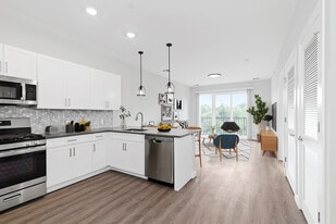 Whippany Village Apartments in Whippany, NJ - Building Photo