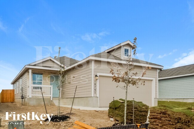 10767 Prusiner Dr, Unit 01-207 in Converse, TX - Foto de edificio - Building Photo