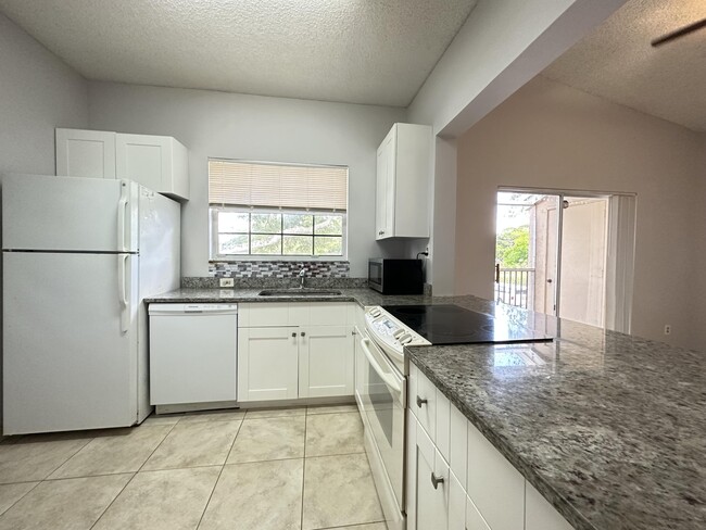 840 Cypress Park Way in Pompano Beach, FL - Building Photo - Building Photo