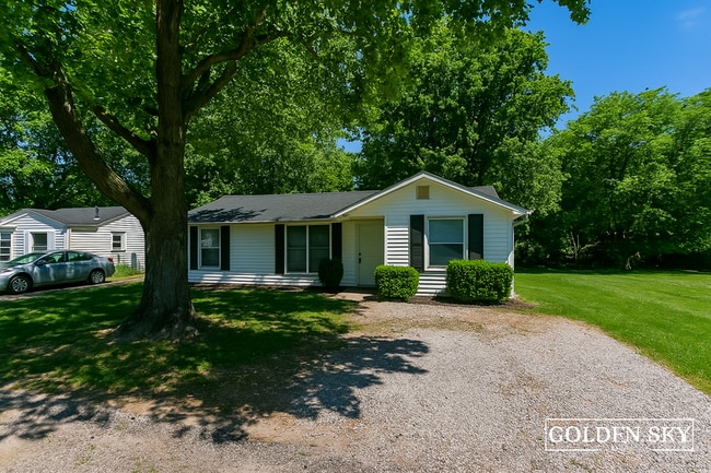 property at 1609 S Oakdale Dr