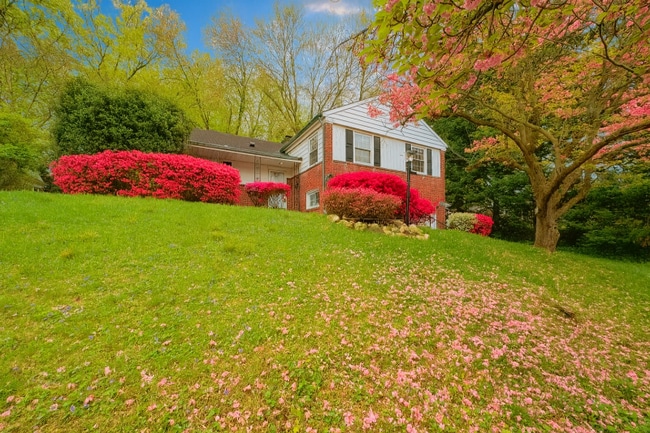 4902 Elsmere Ave in Bethesda, MD - Building Photo - Building Photo