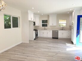 1125 S Clark Dr in Los Angeles, CA - Building Photo