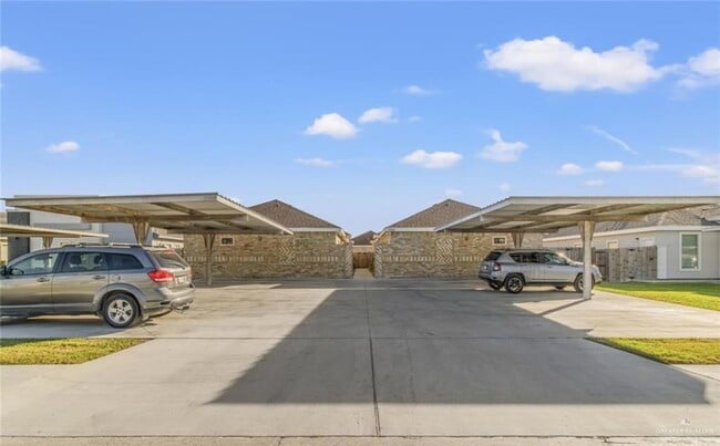 property at 1005 W La Pointe Ave