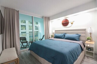 1 SE 12th St in Miami, FL - Building Photo - Building Photo