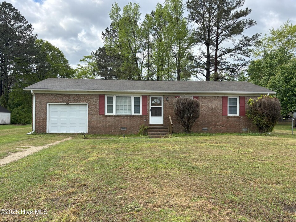 1023 Harrell's Loop Rd in Jacksonville, NC - Foto de edificio