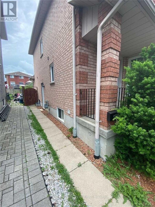 34 Violet St in Barrie, ON - Building Photo - Building Photo