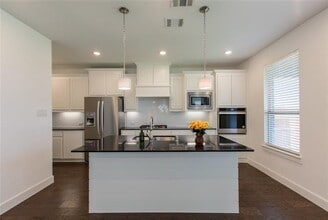 2141 Bonnell St in Carrollton, TX - Building Photo - Building Photo