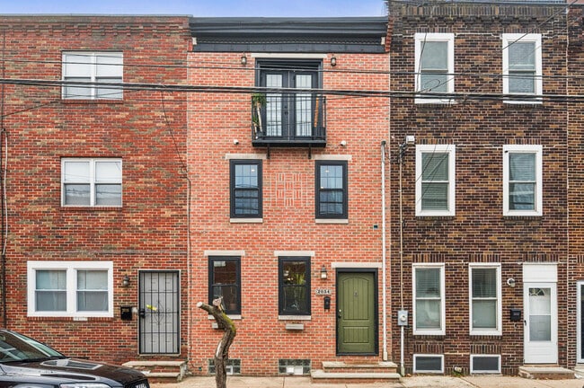 property at 2034 E Huntingdon St