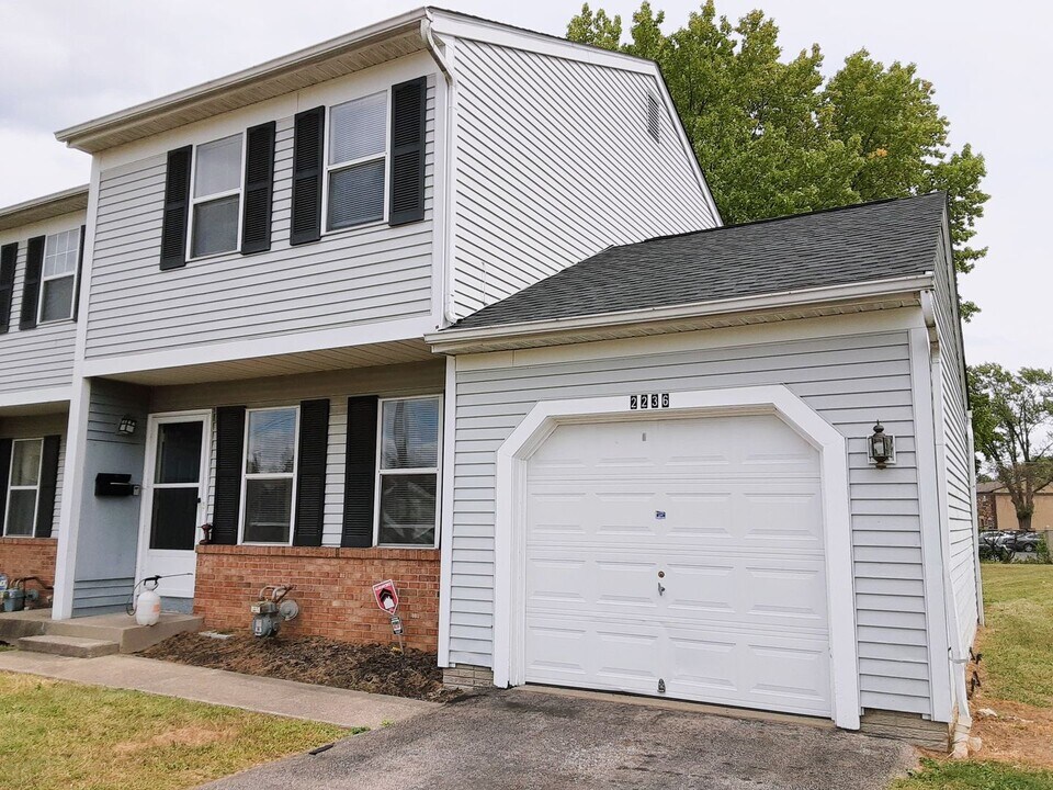 2234-2236-2236 Rotunda Dr in Columbus, OH - Building Photo