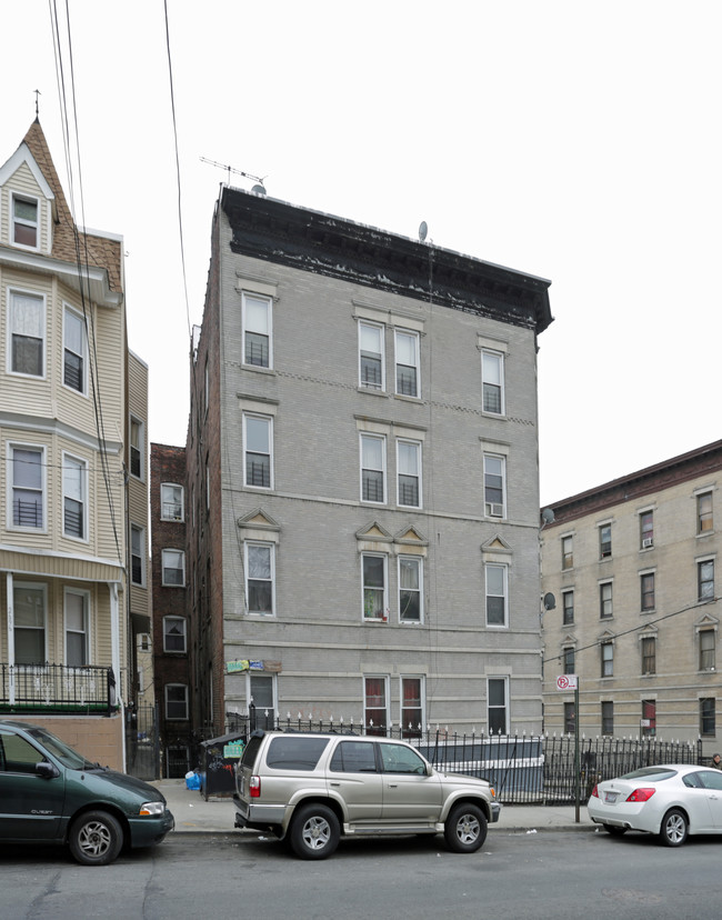 343 E 195th in Bronx, NY - Building Photo - Building Photo