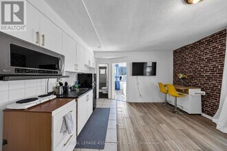 1532 Dundas St W in Toronto, ON - Building Photo - Building Photo