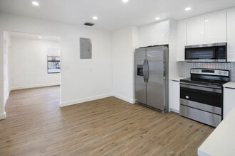 800 NW 101st St in Miami, FL - Building Photo - Building Photo