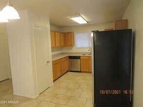 2311 E Hazeltine Way in Chandler, AZ - Building Photo - Building Photo