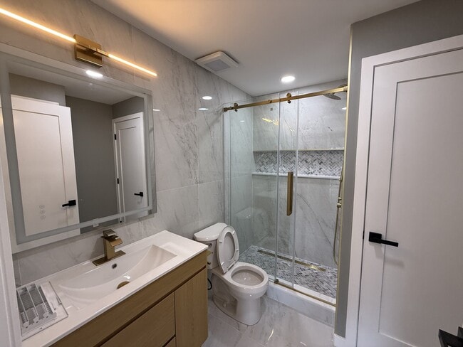 330 Aspen Wy in King of Prussia, PA - Foto de edificio - Building Photo