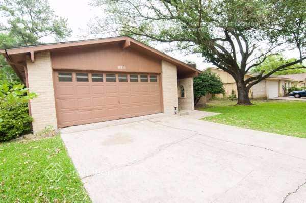 18110 Navajo Trail Dr in Spring, TX - Foto de edificio - Building Photo