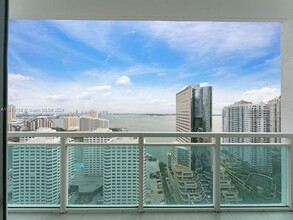 951 Brickell Ave, Unit 2808 in Miami, FL - Building Photo - Building Photo